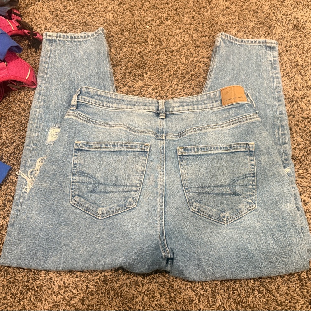 American Eagle Light Wash Women's High-Rise Mom Jeans